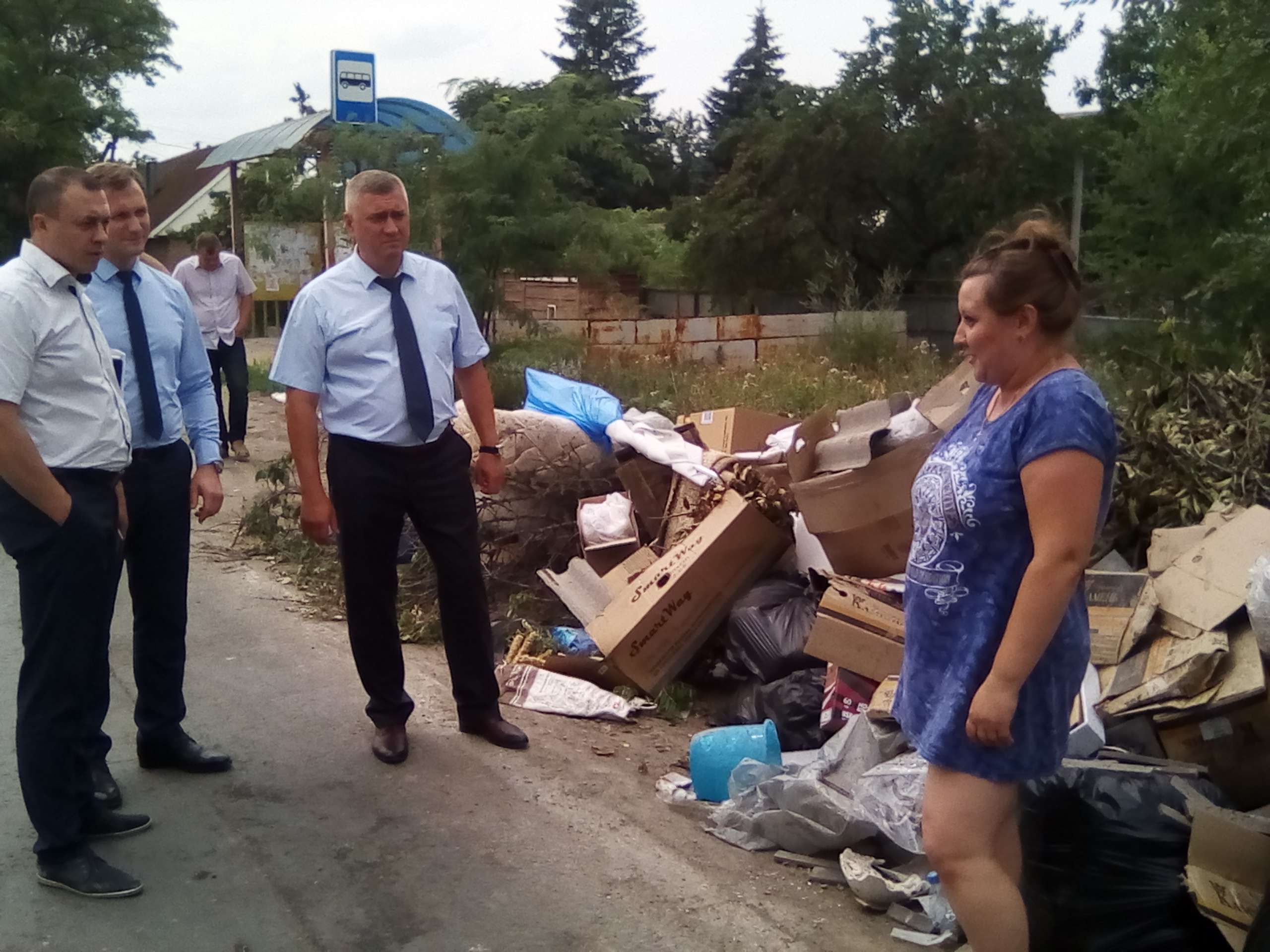 В Батайске продолжается работа по очистке города от мусора