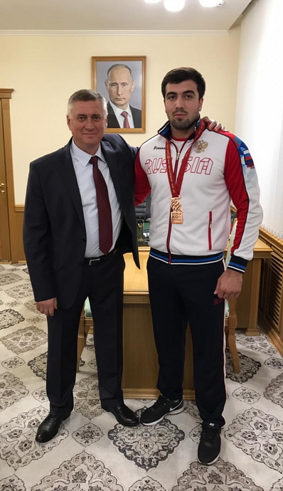 Геннадий Павлятенко поздравил призера Чемпионата мира по дзюдо Нияза Ильясова с победой Геннадий Павлятенко поздравил призера Чемпионата мира по дзюдо Нияза Ильясова с победой