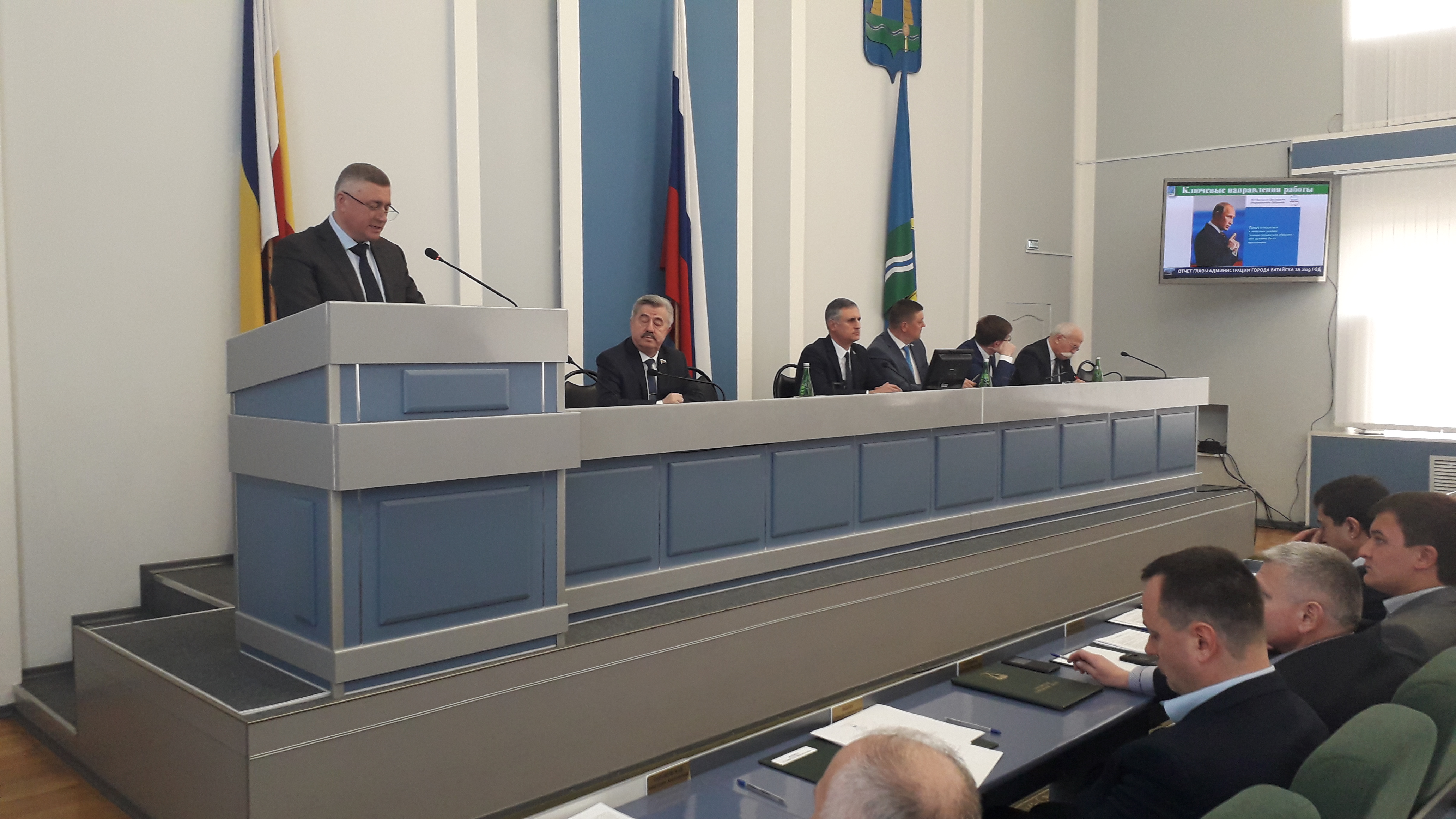 Геннадий Павлятенко выступил с отчётом о проделанной в 2019 году работе перед депутатами городской Думы