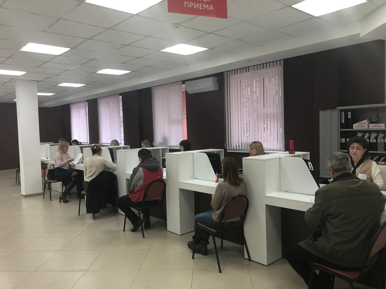 В МФЦ Батайска открыты дополнительные места приема заявителей