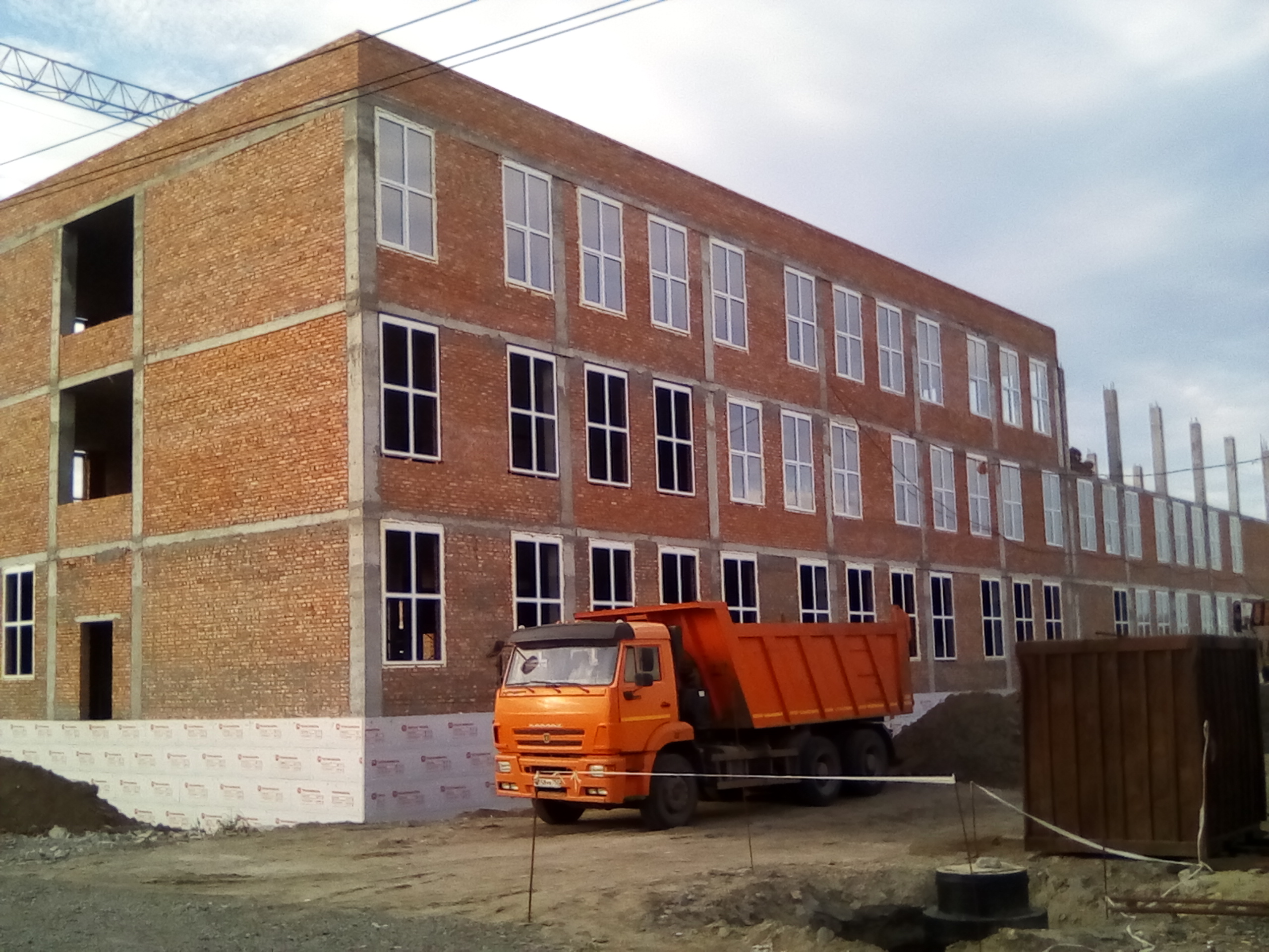 Геннадий Павлятенко провёл выездное совещание по строительству школы в СЖМ