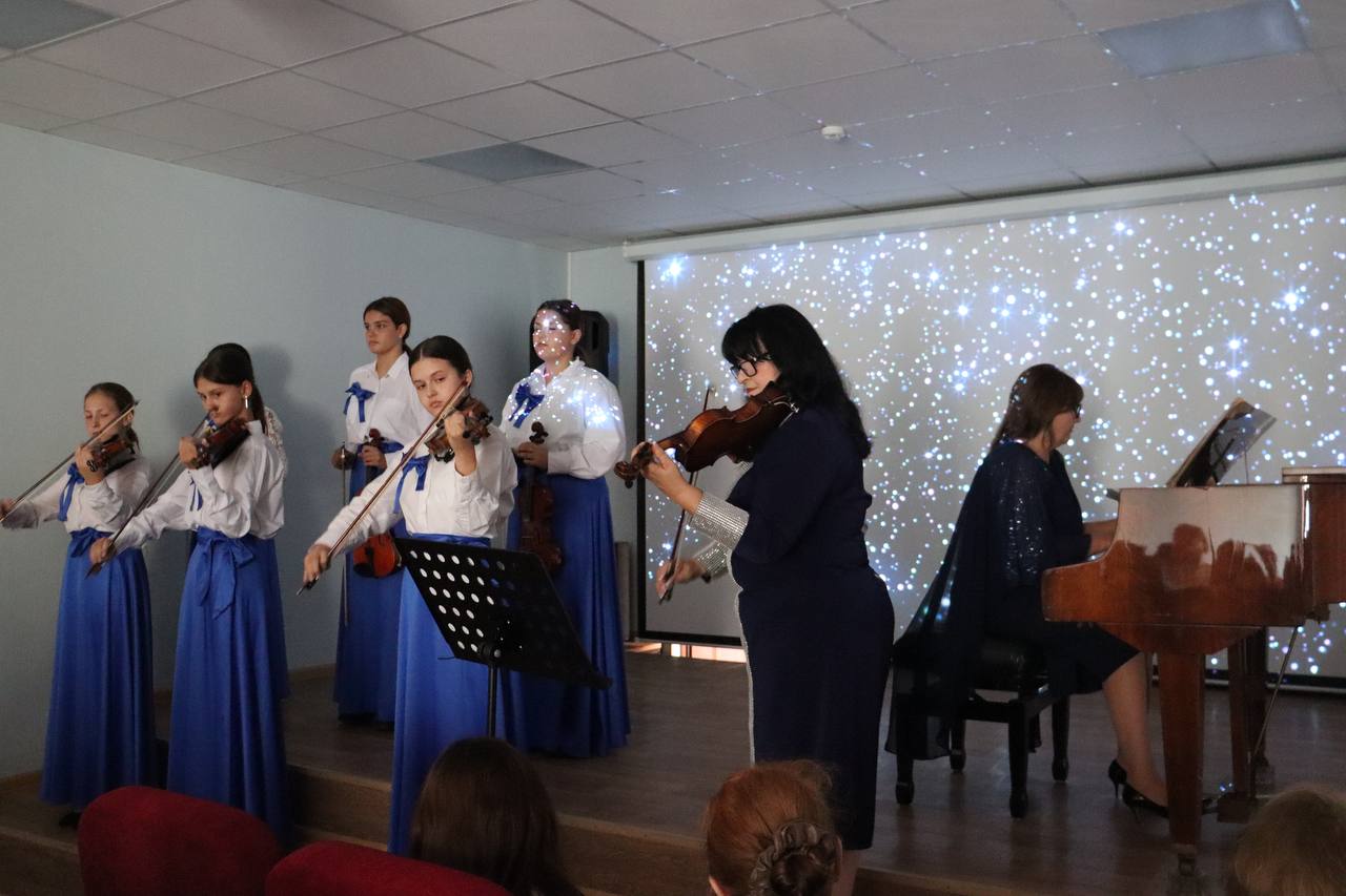 В Батайске 1 сентября по нацпроекту «Культура» открыли виртуальный концертный зал в Музыкальной школе №3.