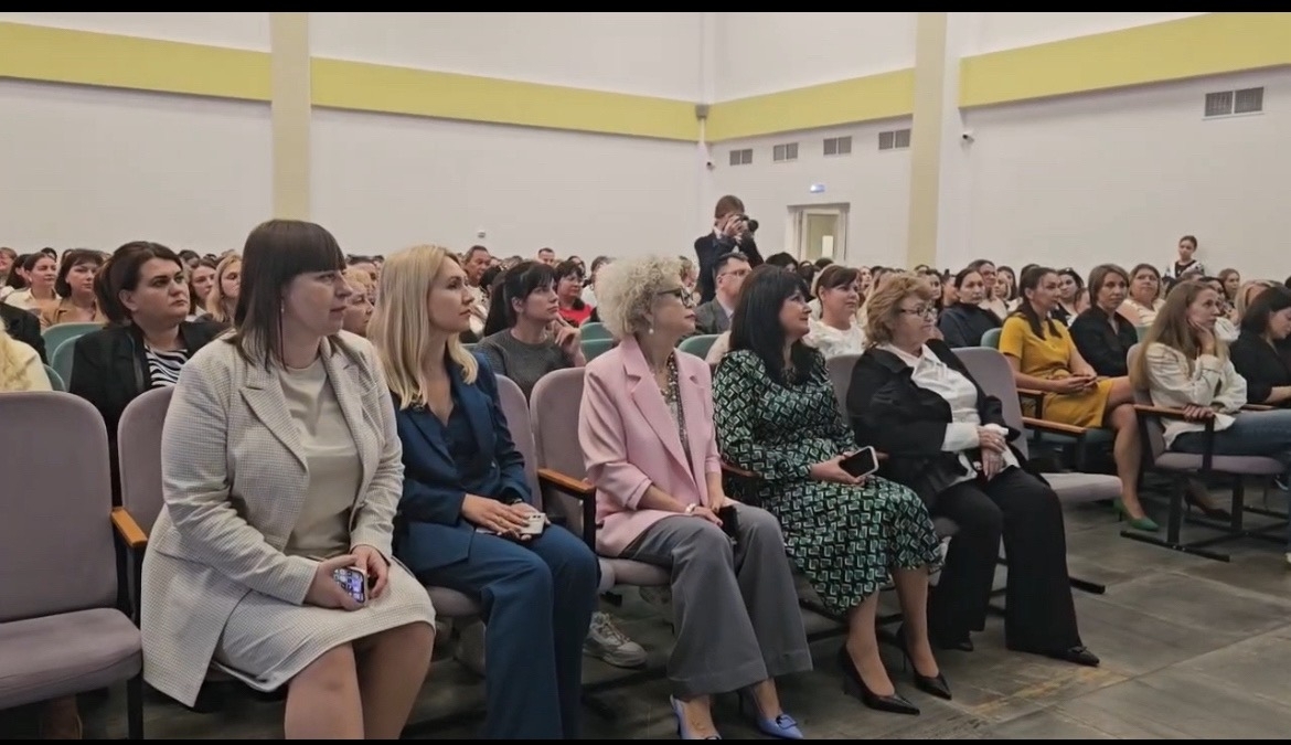  Как защитить подростка и при этом не потерять его доверие? Об этом говорили с родителями в Батайске