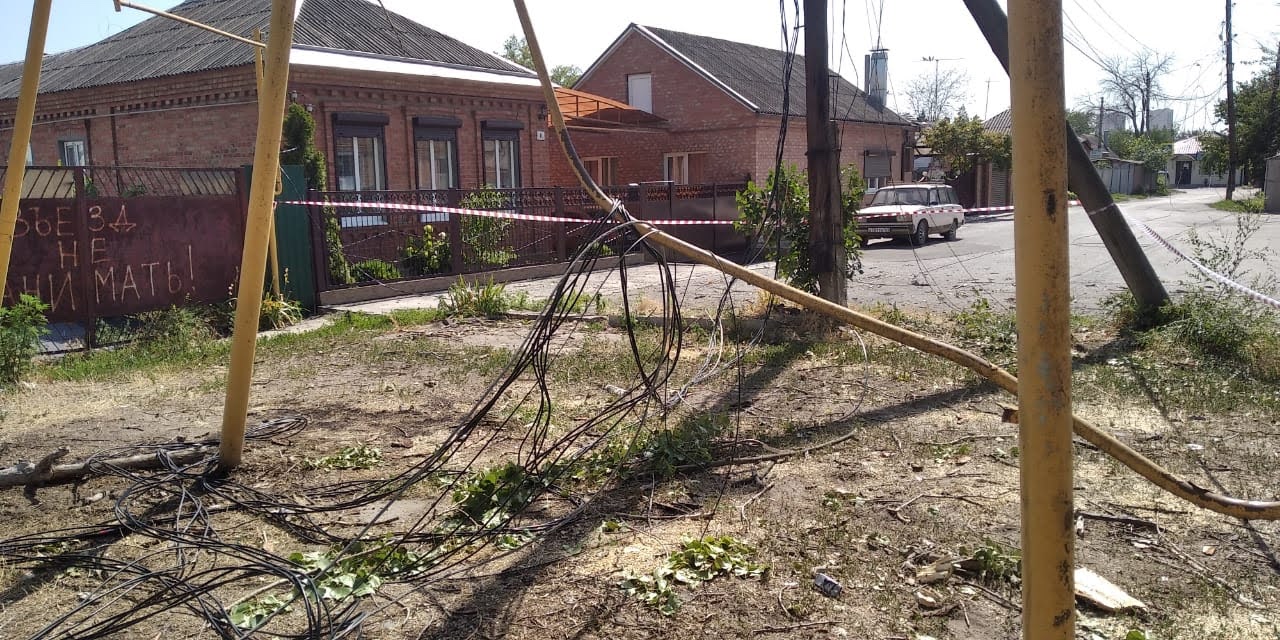 На Ростовском оперативно ликвидировали последствия падения дерева