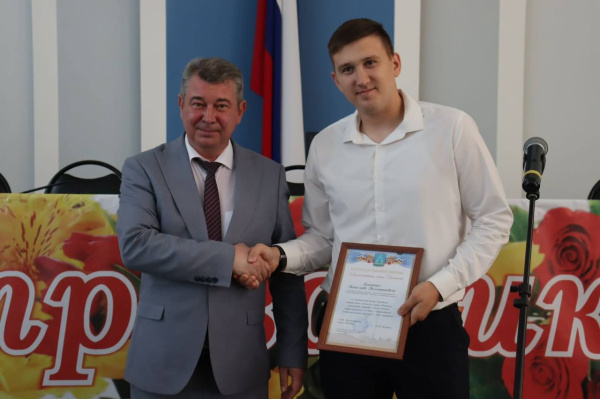 Роман Волошин поздравил работников строительной отрасли Батайска