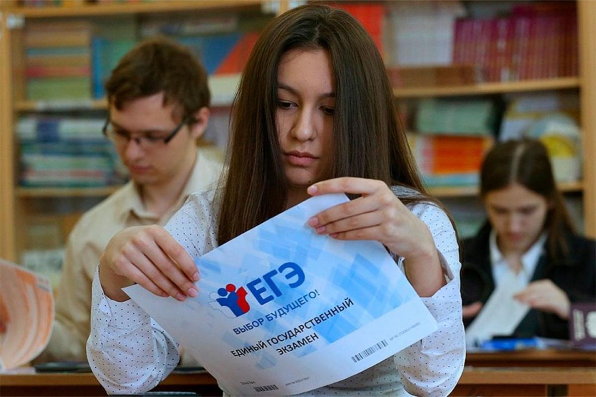 В Батайске продолжают сдавать выпускные экзамены.