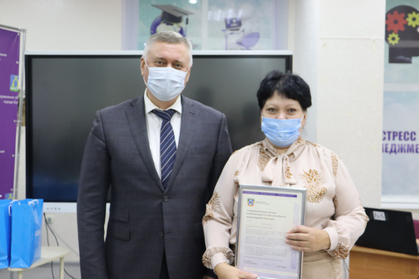 Геннадий Павлятенко лично поздравил волонтеров города Батайска