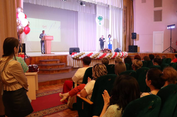 Роман Волошин поздравил медицинских работников города в преддверии их профессионального праздника
