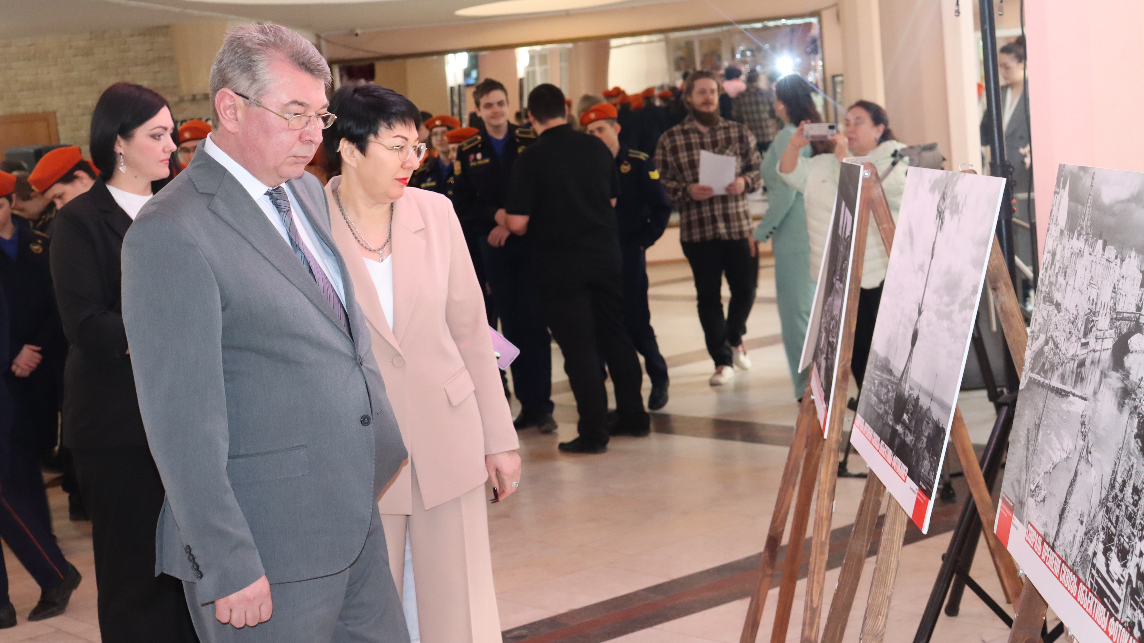 Открылась выставка «Летописцы истории. Спираль времени сквозь объективы фотокамер»