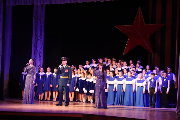 В Батайске прошел показ музыкального военно-патриотического спектакля "Связь поколений"