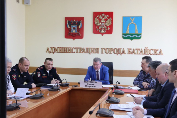 Роман Волошин провел очередное заседание антитеррористической комиссии города Батайска.