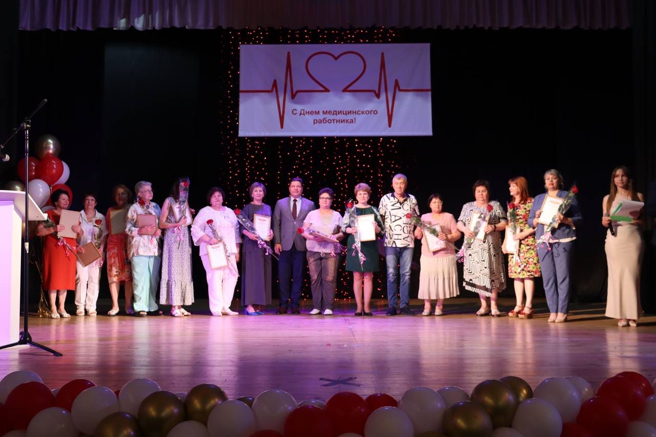 Роман Волошин поздравил работников здравоохранения Батайска с наступающим профессиональным праздником