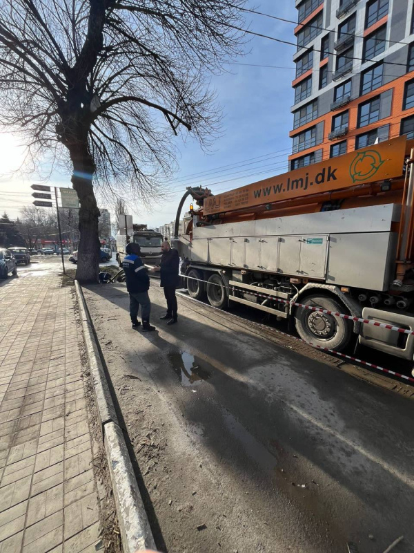 В Батайске продолжаются работы по расчистке каналов