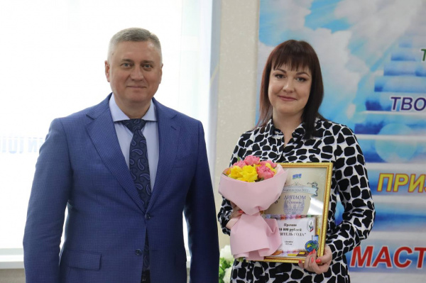 Геннадий Павлятенко провел церемонию награждения муниципального этапа Всероссийского конкурса «Учитель года-2022»