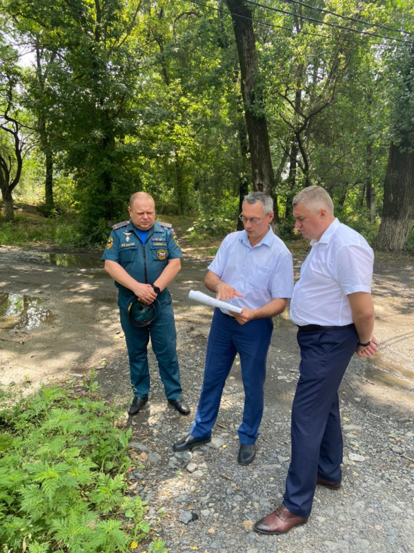 Геннадий Павлятенко провел выездную рабочую встречу для определения места расположения планируемого нового пожарного депо в городе Батайске.