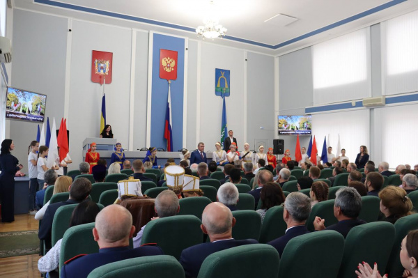 В Батайске состоялось торжественное собрание по случаю Дня города