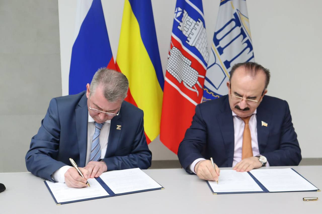 Роман Волошин и Бесарион Месхи подписали соглашение о сотрудничестве администрации Батайска и университета