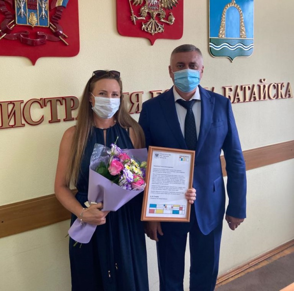 Глава Администрации Геннадий Павлятенко вручил сертификаты на получение автомобилей учреждениям здравоохранения