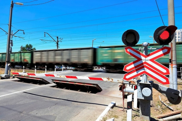 На железнодорожном переезде в Батайске по улице Промышленной временно ограничат движение автотранспорта