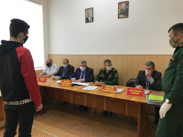 Глава Администрации города Батайска Геннадий Павлятенко принял участие в заседании призывной комиссии