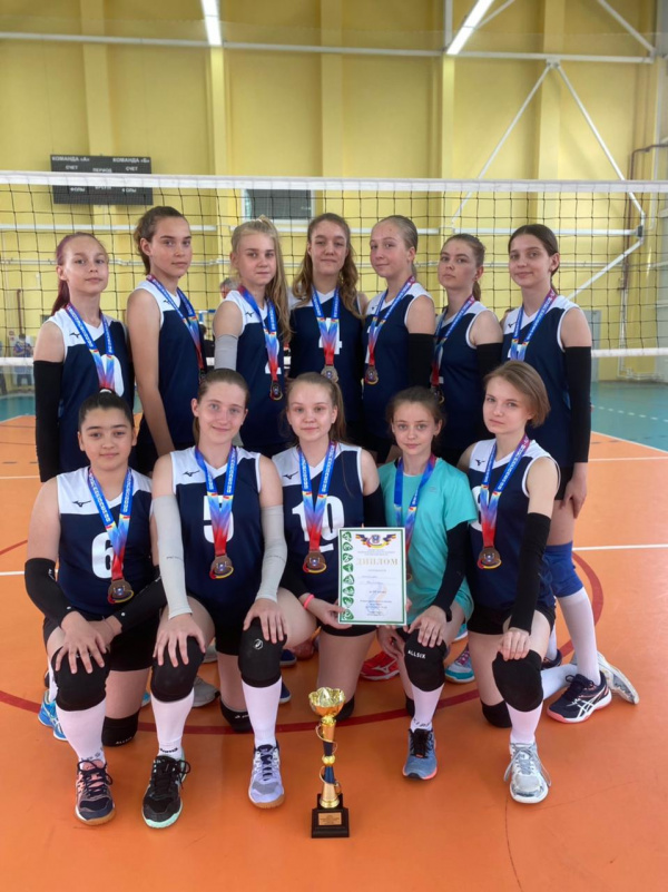 Сборная девушек города Батайска по волейболу заняла 3 место