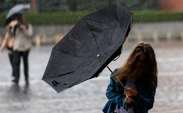 В Батайске 6 июля ожидаются сильные дожди с грозой, градом и шквалистым усилением ветра до 24 м/с.