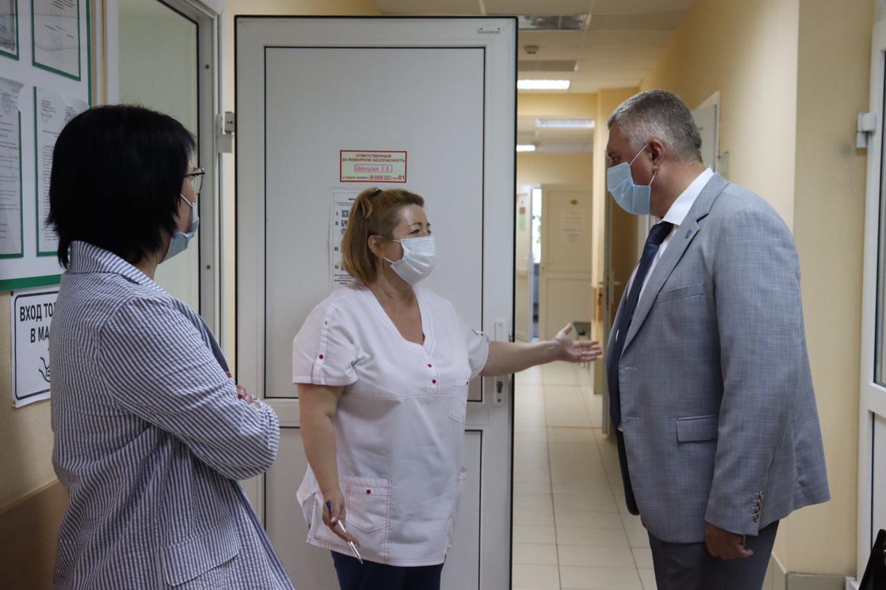 Сегодня Геннадий Павлятенко в очередной раз лично проверил как проходит вакцинация в городе Батайске
