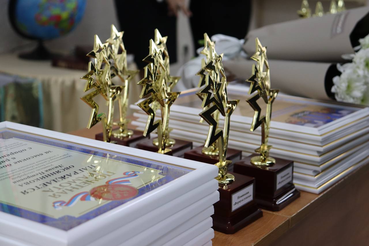 Геннадий Павлятенко провел церемонию награждения муниципального этапа Всероссийского конкурса «Учитель года-2022»