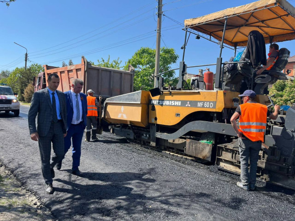Роман Волошин, глава Администрации города Батайска проинспектировал сегодня ремонт дорог, который выполняется в рамках национального проекта