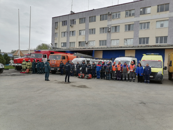 В Батайске проводится пожарно-тактическое учение