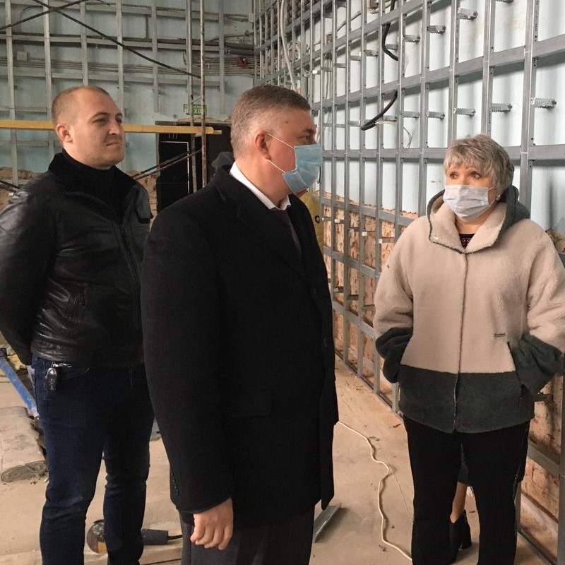 Геннадий Павлятенко проверил ход капитального ремонта и строительства объектов образования