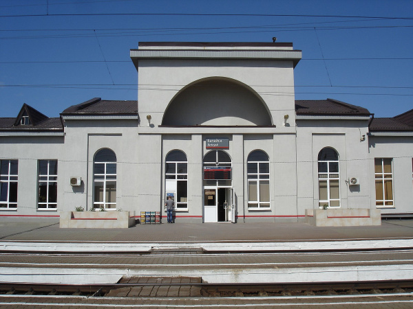 В Батайске усилены антитеррористические меры на объектах транспорта, в том числе на ж/д станции Батайск.