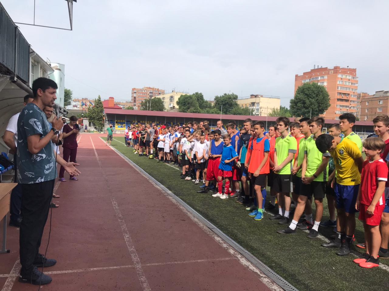 В Батайске сегодня проходит турнир по футболу среди дворовых команд