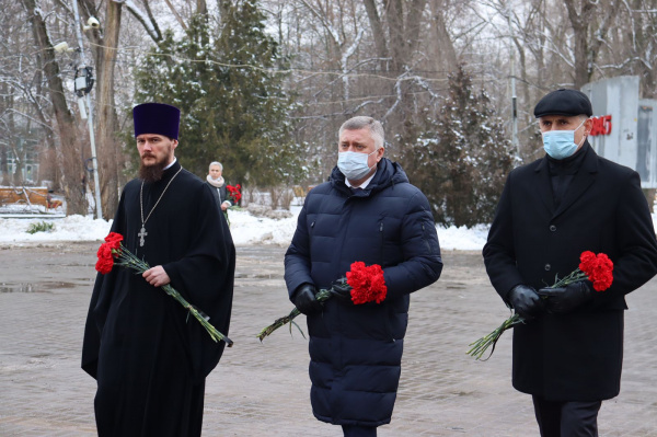 Геннадий Павлятенко возложил цветы к мемориалу «Клятва поколений»