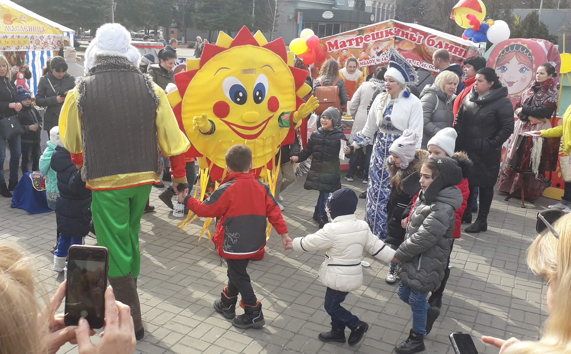 В Батайске прошли массовые гуляния по случаю празднования Масленицы