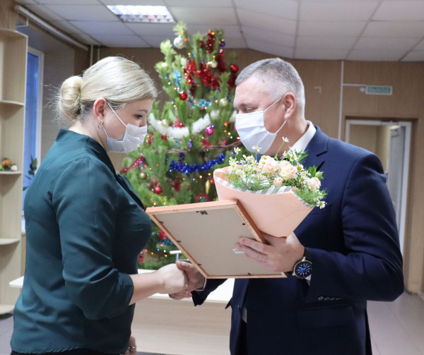 Геннадий Павлятенко поздравил работников комитета по управлению имуществом города Батайска с 30-летием создания ведомства